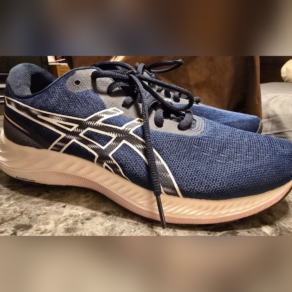 ASIC Gel Excite 9 Size 7.5 Blue